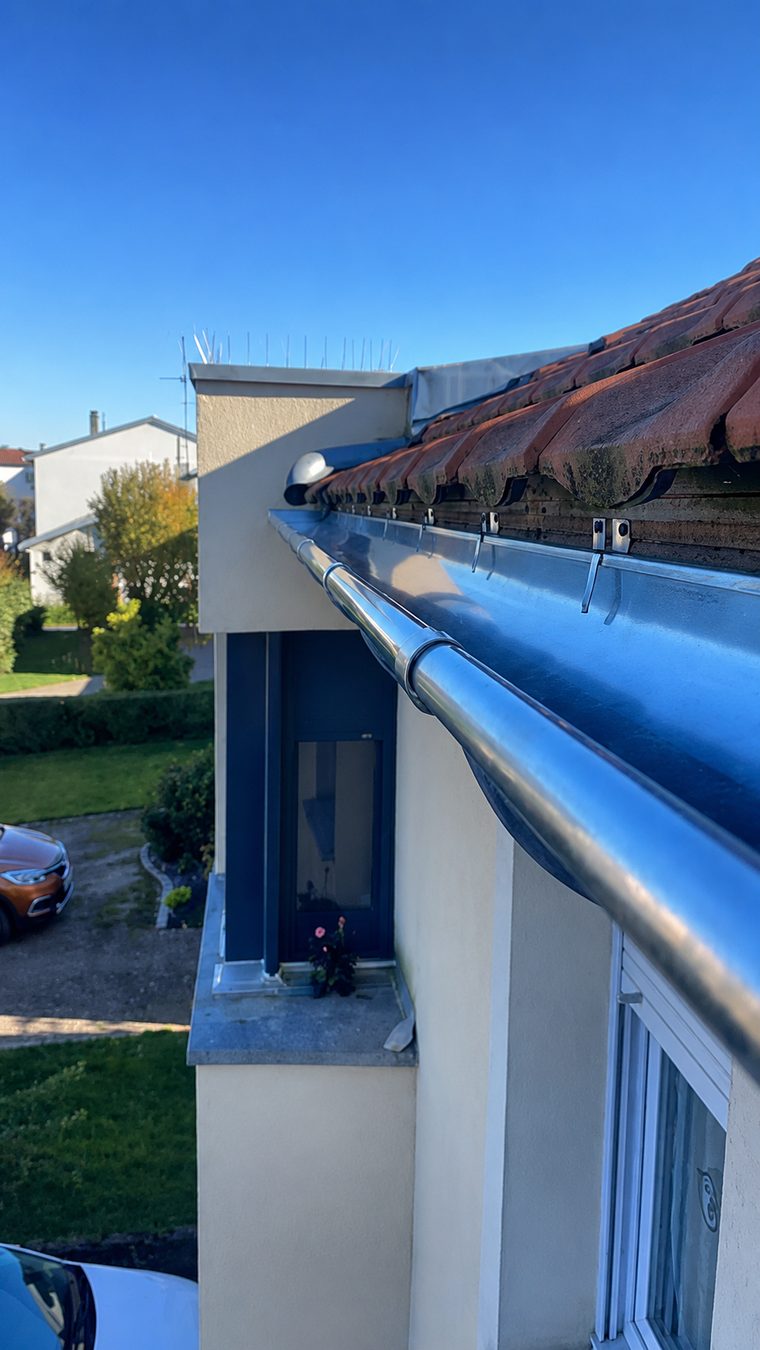 Gouttière en zinc posée par TOIT X'PRESS, couvreur zingueur à Toul